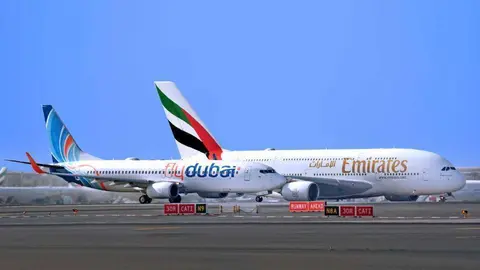 Aviones de Emirates y Flydubai en el aeropuerto de Dubai. (Fuente externa)