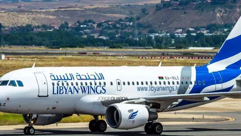 El avión libio en Barajas. (Twitter)