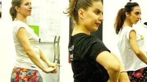 La clases de flamenco 'online' de Amalia Megías en Dubai permiten aprender flamenco y sevillanas de forma fácil desde casa. (flamencoart.ae)