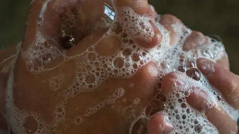 La higiene de manos es fundamental para prevenir cualquier virus.