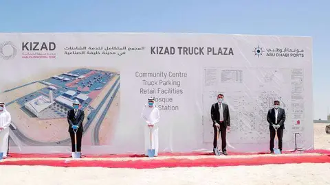 Una imagen del inicio de las obras en Khalifa Port de Abu Dhabi. (WAM)
