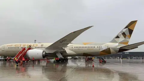 El avión de Etihad en el aeropuerto de Santiago de Chile. (WAM)