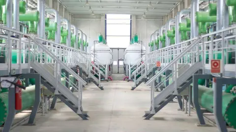 Perspectiva de la planta desalinizadora que ACCIONA construye en Jebel Ali para DEWA. (Cedida)