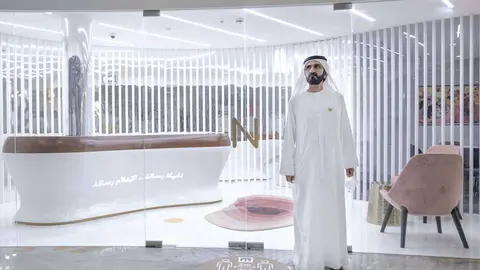 El gobernante de Dubai ante la Nueva Academia de Medios. (WAM)