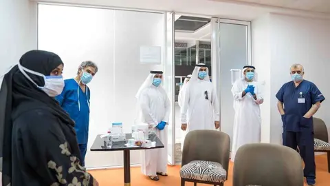 Personal sanitario en Emiratos Árabes Unidos. (WAM)