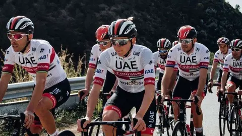 Integrantes del UAE Team Emirates. (Twitter)