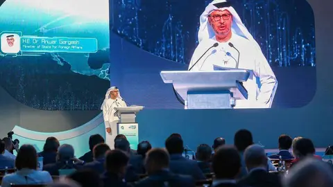 El ministro de Exteriores de Emiratos Árabes Unidos, Anwar Gargash durante su intervención en el Sexto Foro Estratégico de Abu Dhabi.