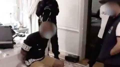 Captura de pantalla del vídeo difundido por la Policía de Dubai.