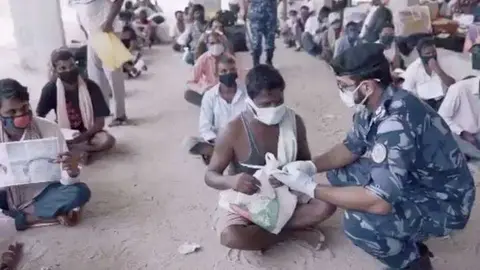 Una captura de pantalla del vídeo difundido por la Policía.