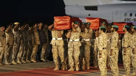 El cuerpo del soldado fallecido. (Agencia de Noticias AhlulBayt)