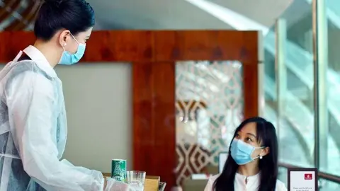 Una imagen de Emirates Airline del salón lounge del Aeropuerto de Dubai.