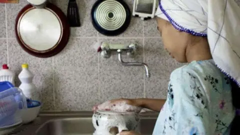 Una imagen de una empleada doméstica. (Fuente externa)