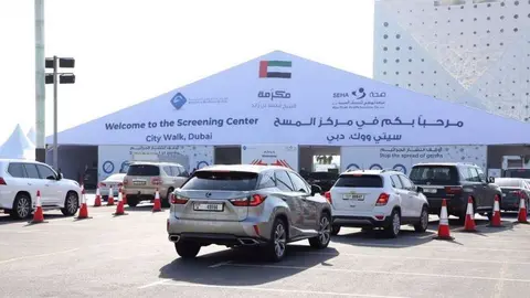 Centro de pruebas desde el coche en Dubai. (WAM)