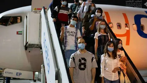 Turistas ucranianos aterrizan en Dubai. (Dubai Media Office)