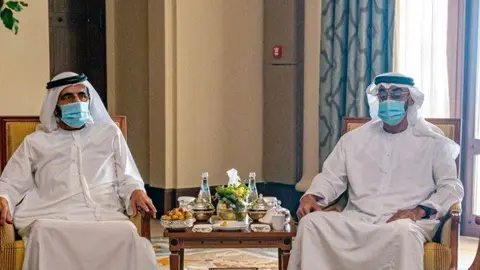 La agencia de noticias WAM publicó una imagen de la reunión de los líderes emiratíes.