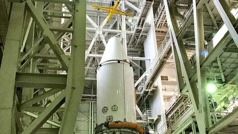 La sonda Hope es preparada para su lanzamiento en Japón. (Mitsubishi Heavy Industries)