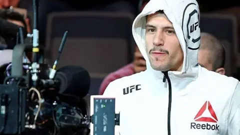 Joel Álvarez, luchador asturiano de artes marciales mixtas, se encuentra en Abu Dhabi a la espera de una importante prueba. (joelelfenomenoalvarez)