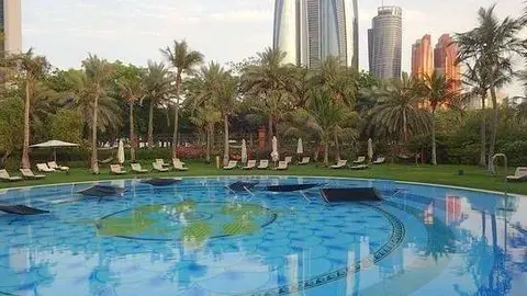 Piscina del hotel Emirates Palace en Abu Dhabi, (Fuente externa)