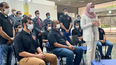 Ingenieros emiratíes que desarrollan la misión a Marte. (WAM)