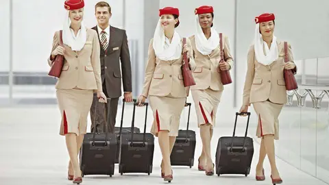 Personal de cabina de Emirates Airline.