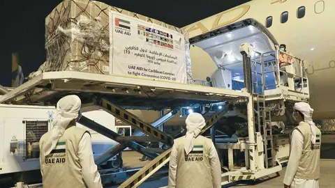 Avión de Etihad carga la ayuda con destino al Caribe. (WAM)