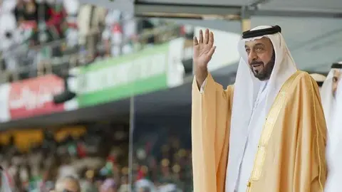 El jeque Khalifa durante la ceremonia oficial del 40 aniversario de EAU en el estadio Sheikh Zayed.