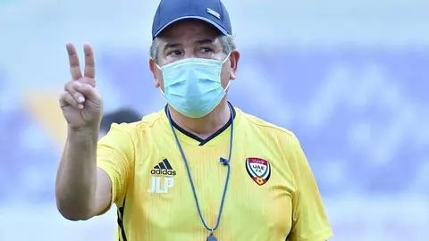 El colombiano Jorge Luis Pinto, durante su primera sesión de entrenamiento de la Selección de EAU. (WAM)