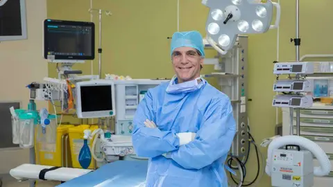 El doctor Gabriel Fernando Bonesana, con una dilatada y exitosa trayectoria profesional como cirujano plástico, presta actualmente sus servicios en la clínica Burjeel Day Surgery Center de Al Reem Island en Abu Dhabi. (EL CORREO)