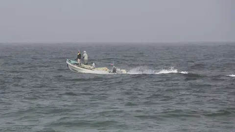 Pescadores en el Mar de Omán. (EL CORREO)