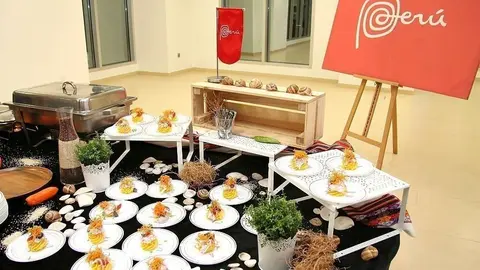 La comida tradicional peruana estuvo muy presente en la celebraci&oacute;n. (Leonardo Agudelo / EL CORREO)