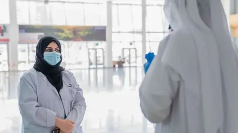 El uso de mascarilla es esencial para evitar los contagios por coronavirus. (WAM)