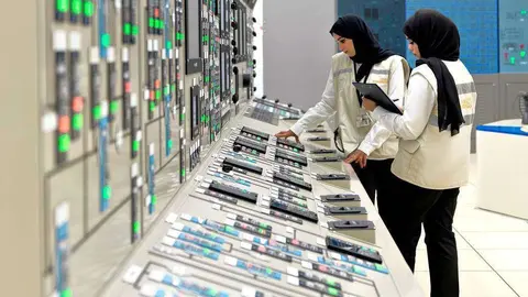 Personal de la planta nuclear, situada en el emirato de Abu Dhabi. (WAM)