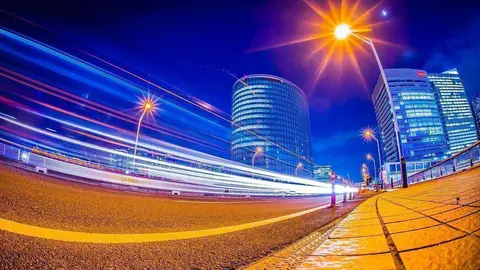 El consumo energético en Japón es muy elevado, como muestra la perspectiva nocturna de Yokohama que ofrece esta imagen. (pxhere.com)