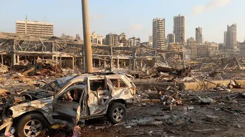 Estado de la zona del puerto de Beirut tras la explosión. 