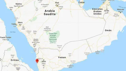 En rojo, localización de Hodeidah en Yemen, próximo a la frontera saudita. (Google Maps)