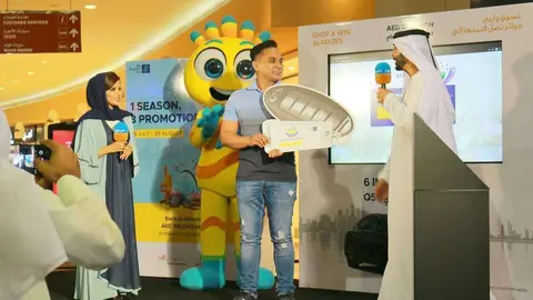 Numerosos centros comerciales de Dubai viven en agosto un periodo de rebajas y promociones. (WAM)