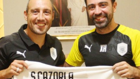 Xavi en la presentacion de Santi Cazorla se ha unido al Al-Sadd de Qatar. (Twitter)