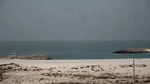 La imagen tomada en la mañana del miércoles muestran las nubes negras entrando desde el Golfo a Ras Al Khaimah. (EL CORREO)
