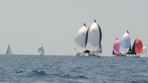 Una regata de vela.