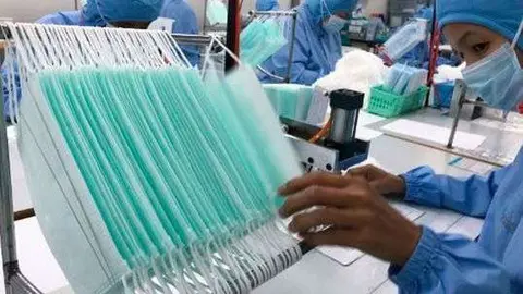 Las mascarillas son hoy material de primera necesidad para los sanitarios de todo el mundo. (Fuente externa)