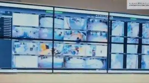 Cámaras de vigilancia observan los centros comerciales. (Twitter)