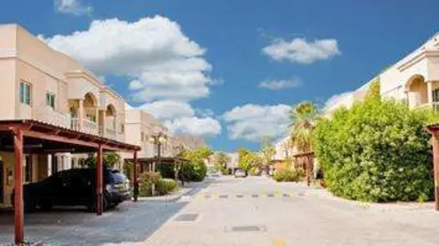 Villas en la zona de Garhoud  de Dubai.