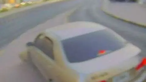 Una imagen de la Policía de Sharjah del coche involucrado en el incidente.