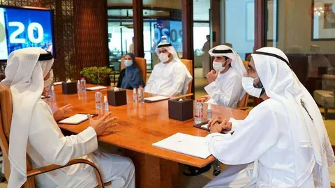 El jeque Mohammed durante la reunión de este lunes con el ministro de Economía de EAU. (WAM)