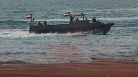 Patrullera de Emiratos Árabes durante una exhibición militar. (EL CORREO)