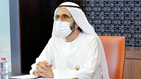 El gobernante de Dubai durante la reunión de este martes. (WAM)