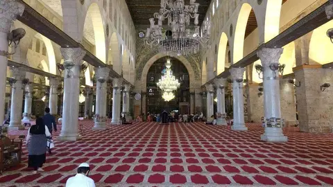 Interior de la mezquita de Al Aqsa en Jerusalén. (Wikimedia)