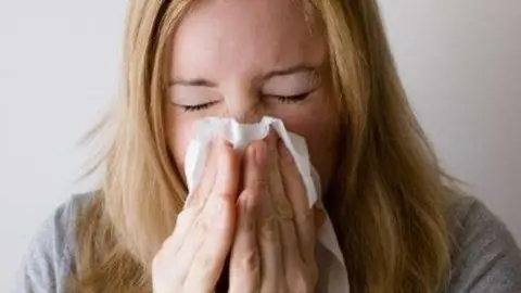 Los positivos de Covid-19 no gotean por la nariz.