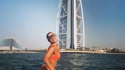 La azafata liberada en una de las fotos de su perfil de Instagram.