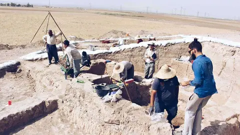Excavación arqueológica en Arabia Saudita de la que forma parte el español David Usieto. (EL CORREO)